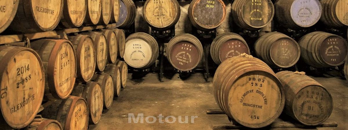 Whisky eiken rijpingsvaten in distilleerderij Schotland