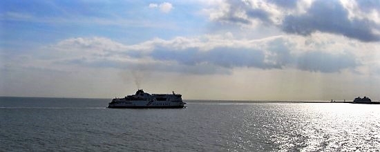 Ferry op zee op weg naar Engeland