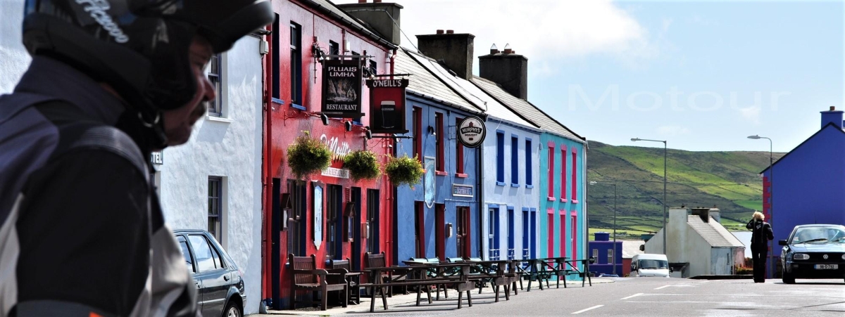 Gekleurde huisjes in Beara Eyeris Ierland