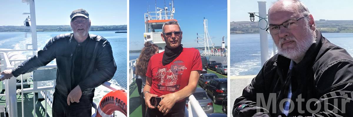 groepje vrienden op motorreis in Ierland