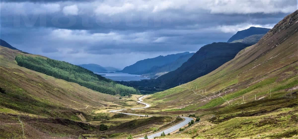  rijden door de Glen Coe tijdens  motorvakantie Motour schotland