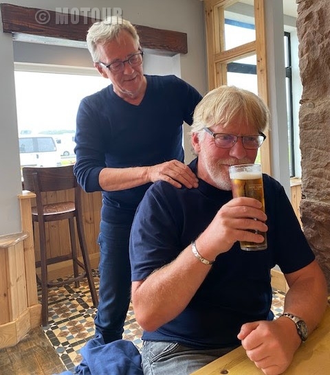 Bieerje drinken na prachtige motortoerdag Schotland