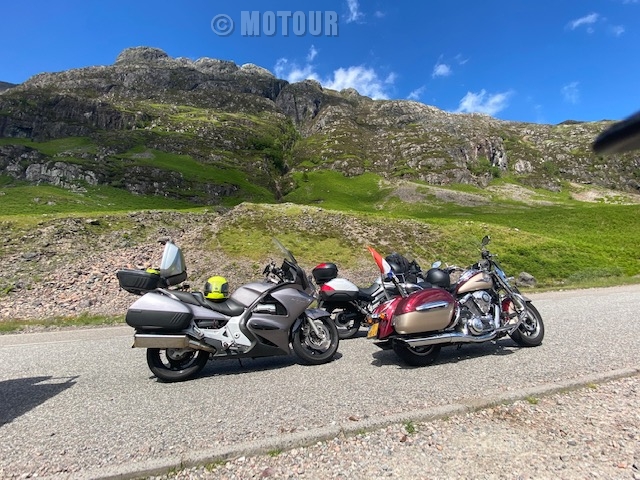 groepje motoren tijdens motorvakantie Schotland