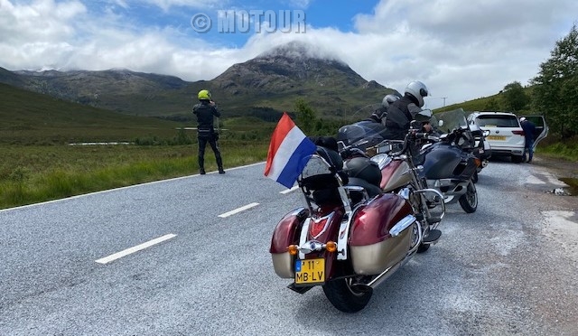 honda goldwing op motorvakantie met nederlandse vlag