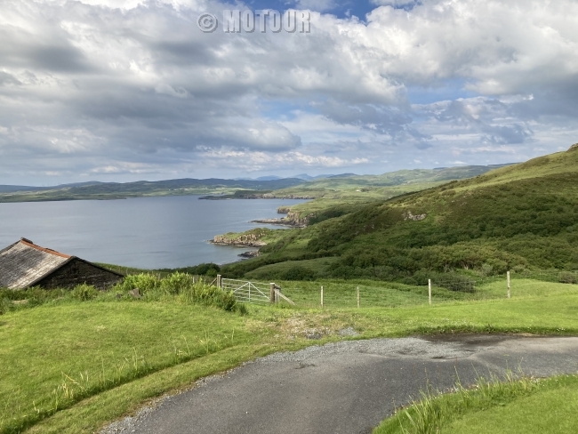 single track road motorreis Schotland