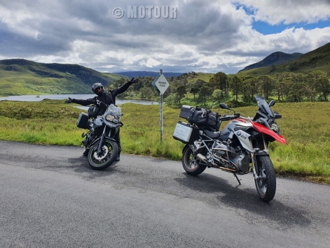 twee BMW motoren onderweg motoroute motorreis Schotland