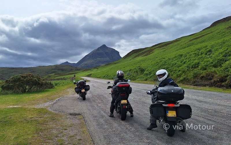 Motour motortoer door de
highlands van Schotland uitzicht op omgeving Stac Pollaidh